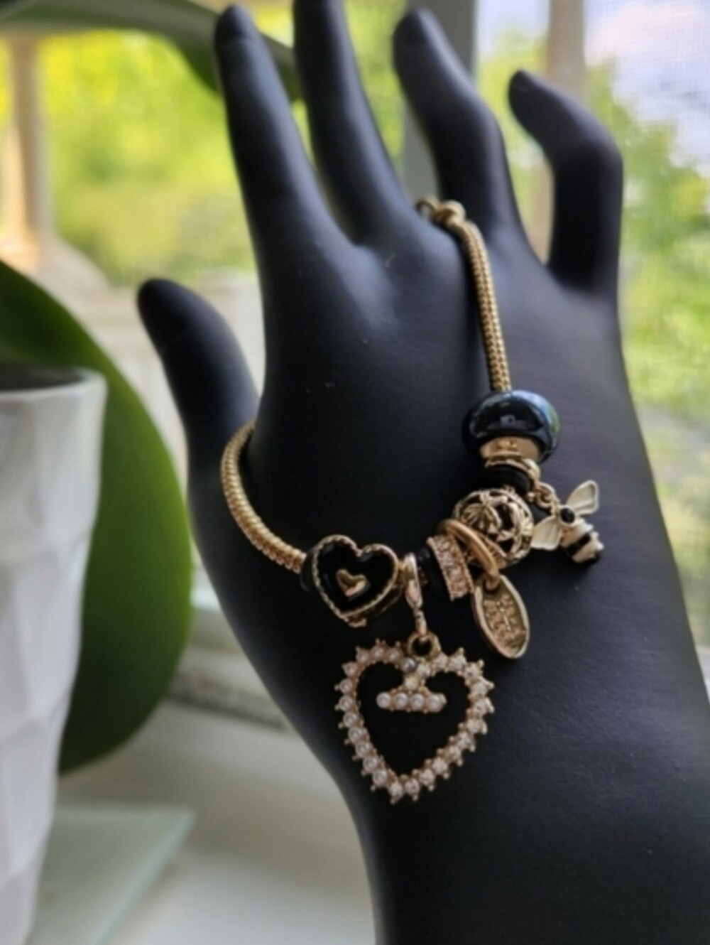 Elegant Gold Snake Chain Charm Bracelet with Crystal Heart & Bee - Picture 1 of 5